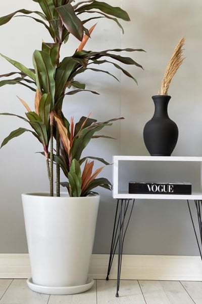 Odka Uzun Konik Saksı Tabaklı Beyaz Renk