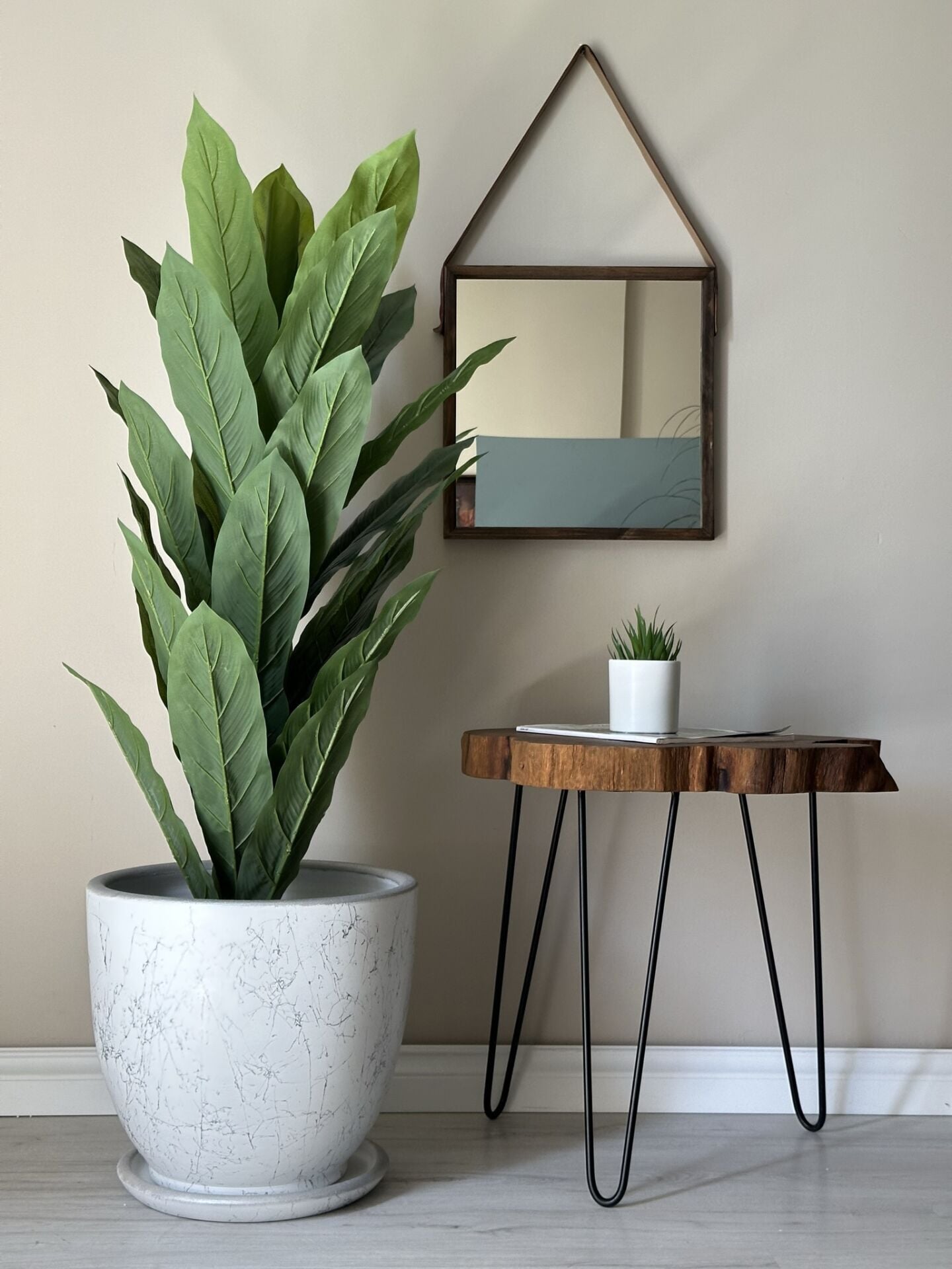 Mia Seri Klasik Saksı Tabaklı Yükseklik 30cm Çap 32cm Beyaz Gümüş Mermer Desenli