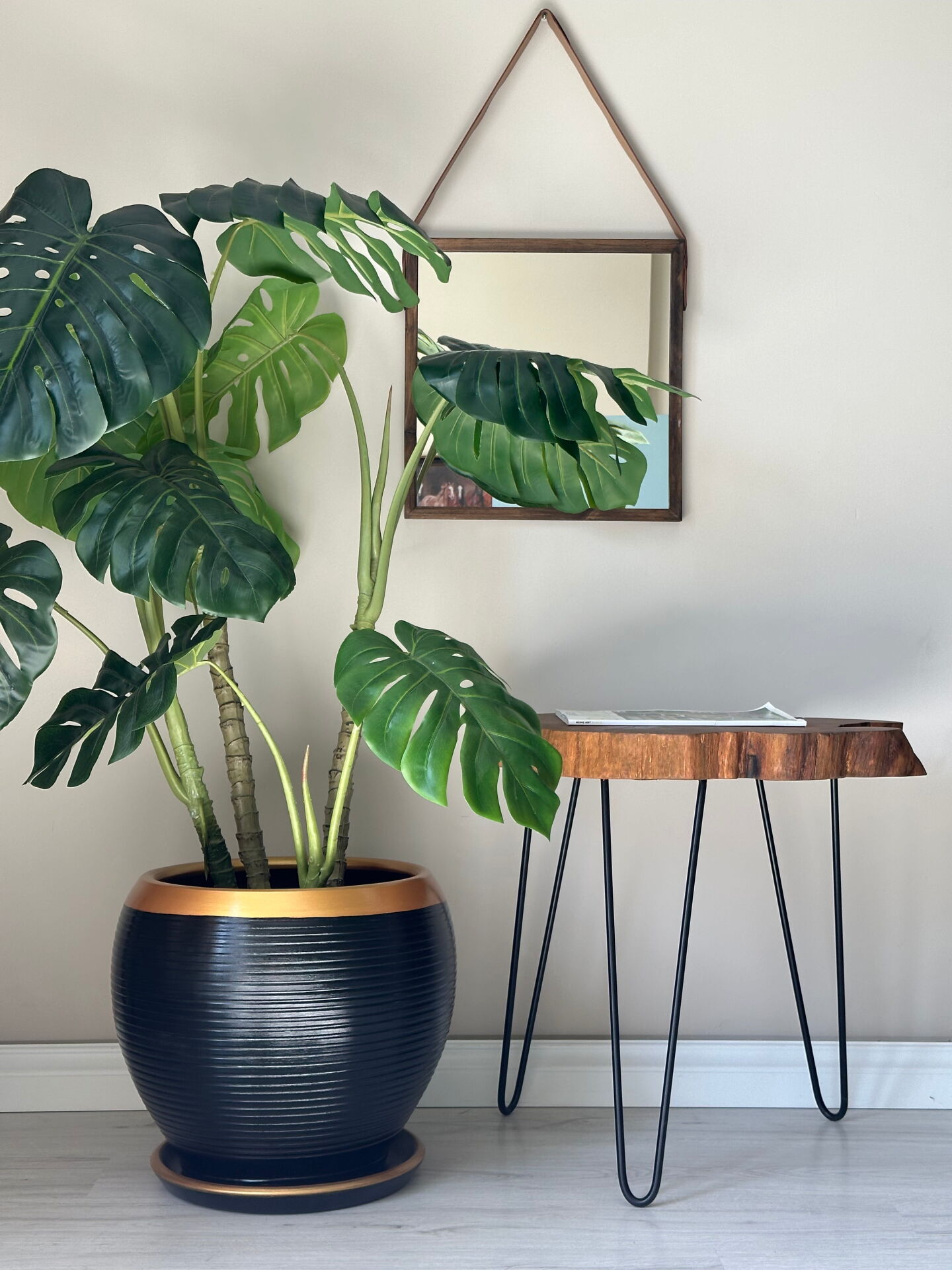 Küre Saksı Tabaklı-Çizgili Gold-Siyah