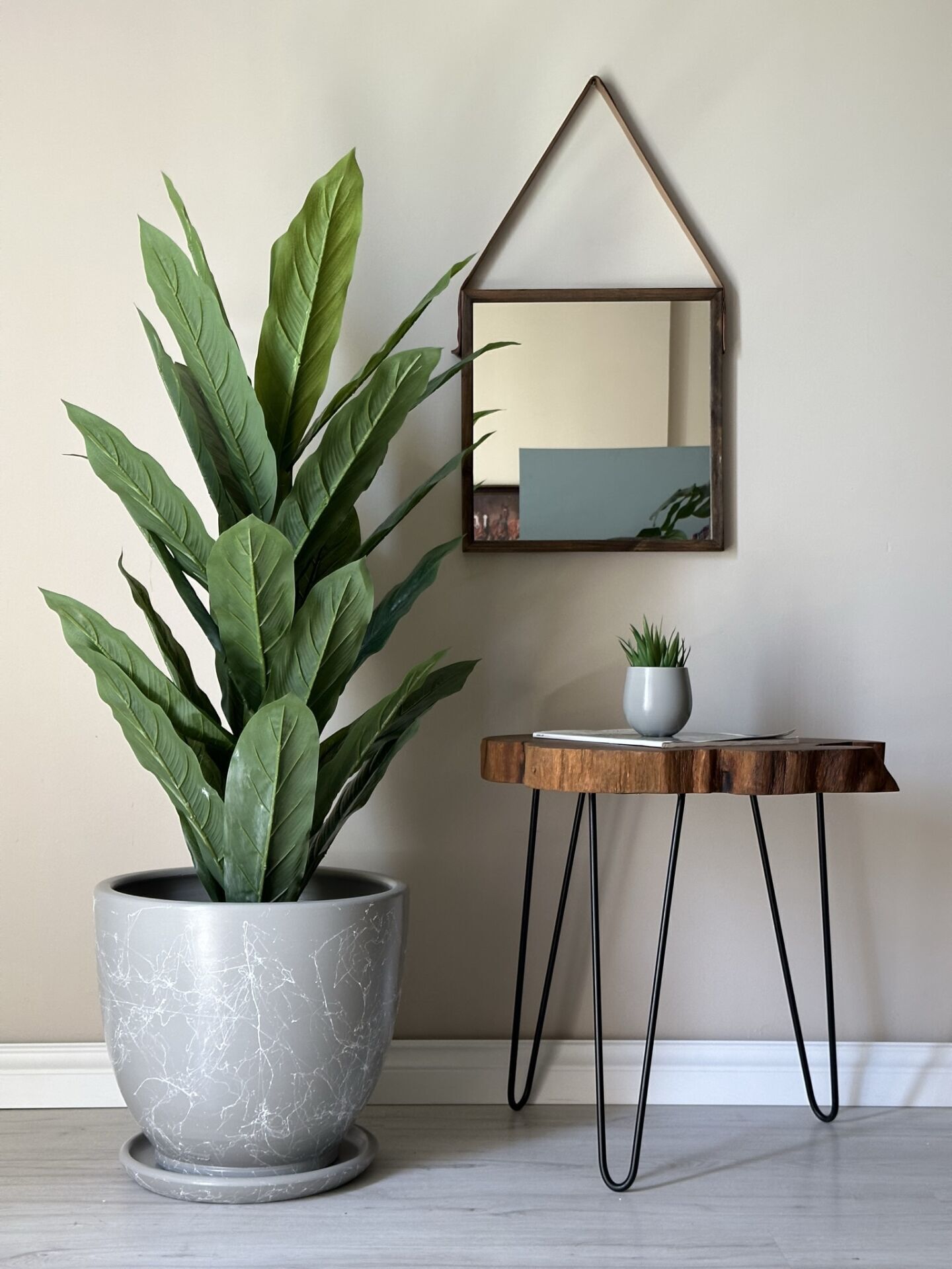 Mia Seri Klasik Saksı Tabaklı Yükseklik 30cm Çap 32cm Granit Mermer Desenli