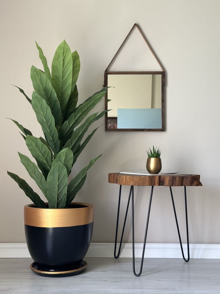 Lily Klasik Saksı Tabaklı Yükseklik 30cm Çap 32cm Siyah-Gold 