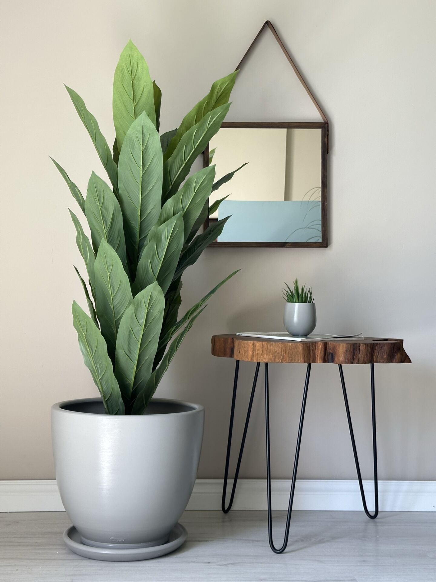 Klasik Saksı Tabaklı Yükseklik 30cm Çap 32cm Granit