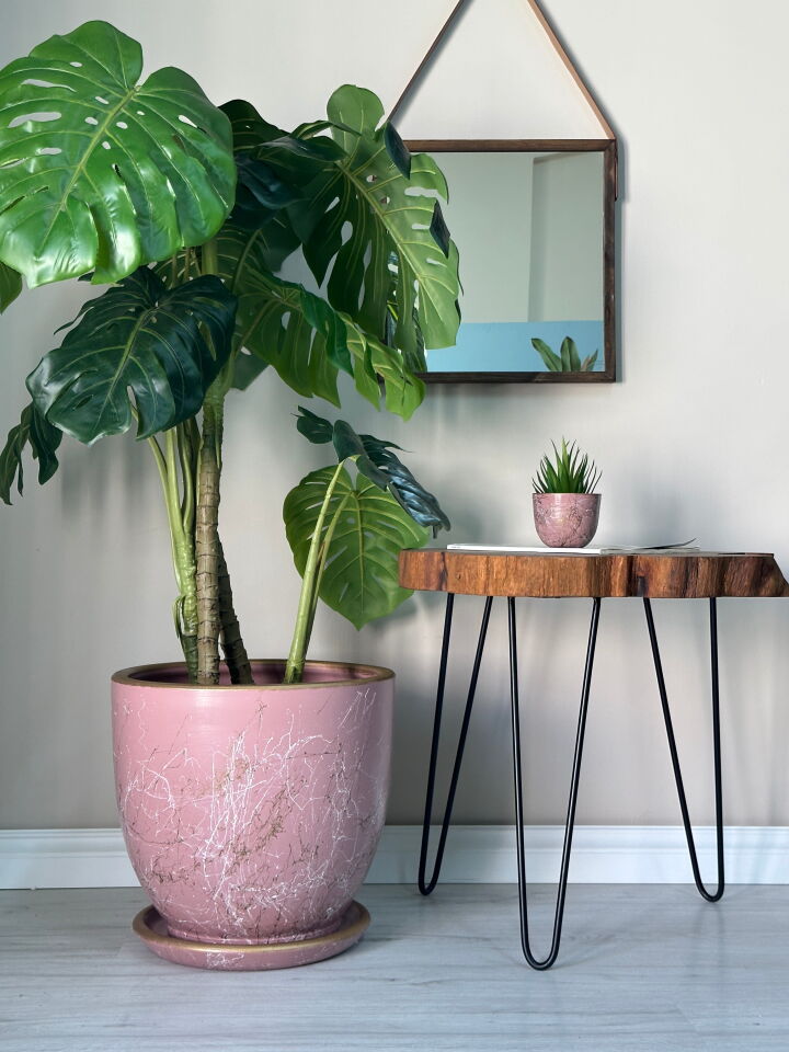 Lily Seri 60 Litre Büyük Boy Klasik Saksı Tabaklı Yükseklik 46cm Çap 46cm Pembe-Beyaz-Gold