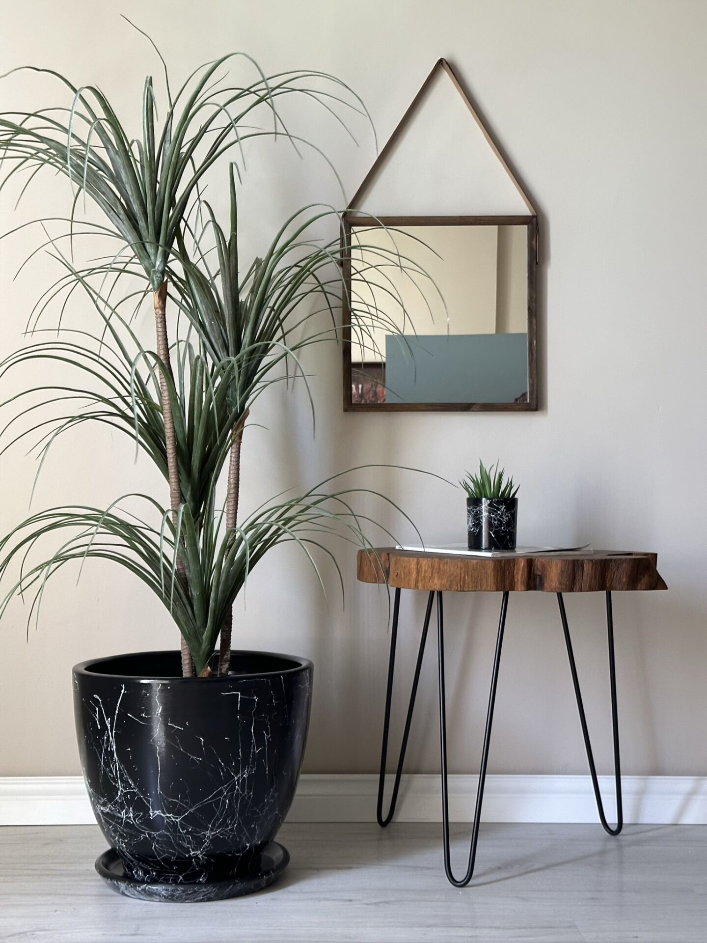 Klasik Saksı Tabaklı Mia Seri- Siyah Mermer Desenli