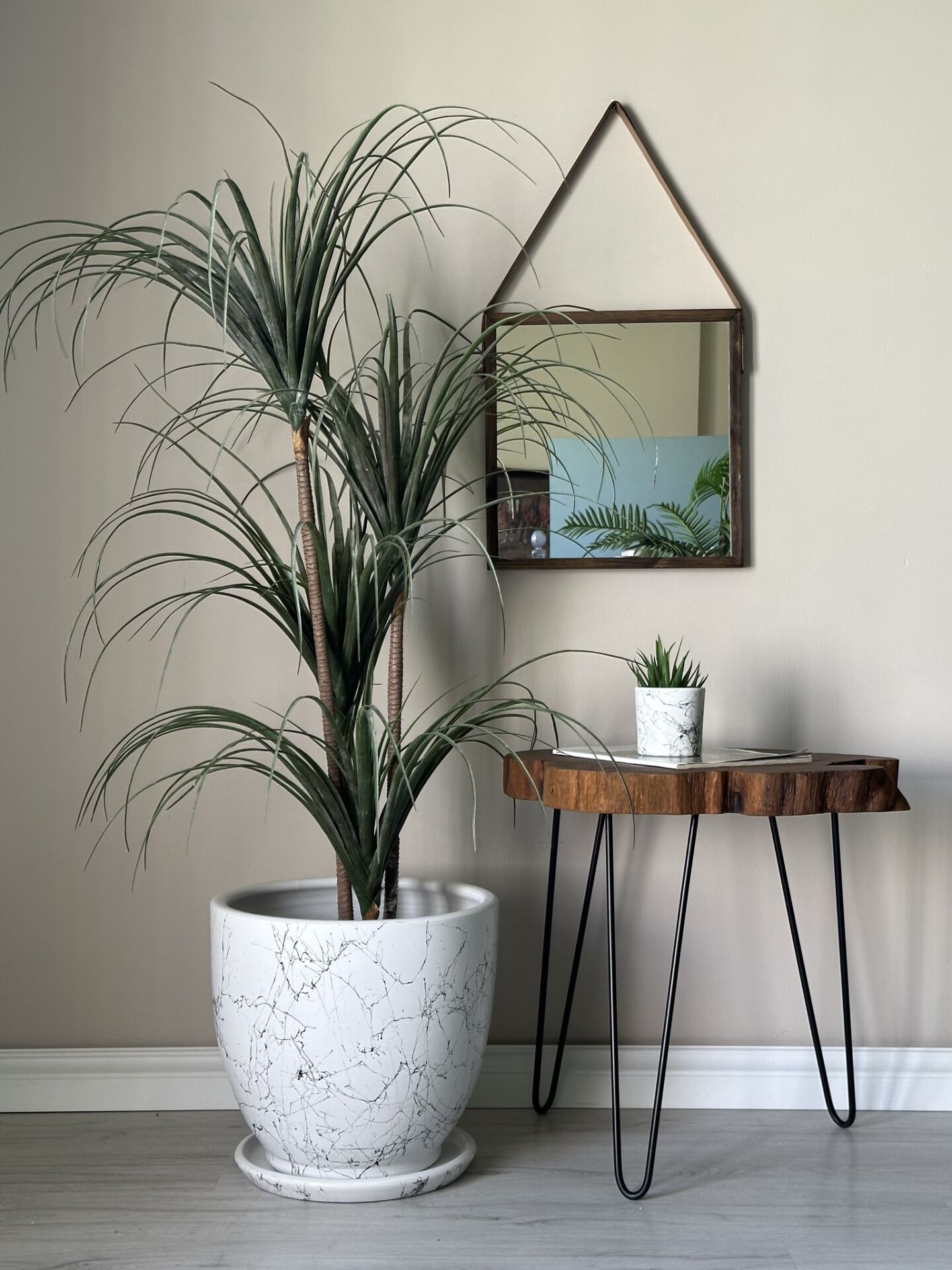 Klasik Saksı Tabaklı Mia Seri-Beyaz Siyah Mermer Desenli