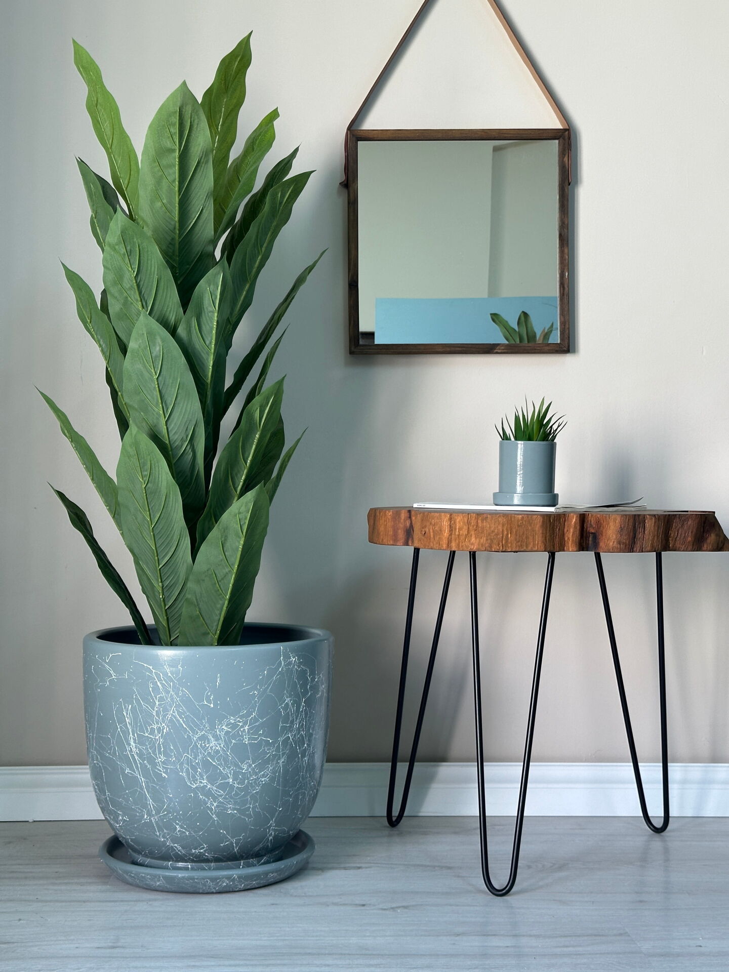 Mia Seri Klasik Saksı Tabaklı Yükseklik 30cm Çap 32cm Füme Mermer Desenli