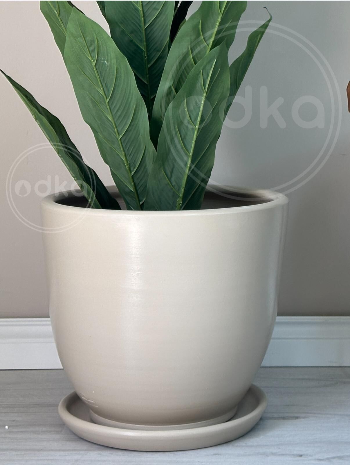 20 Litre Orta Boy Klasik Saksı Tabaklı Yükseklik 30cm Çap 32cm