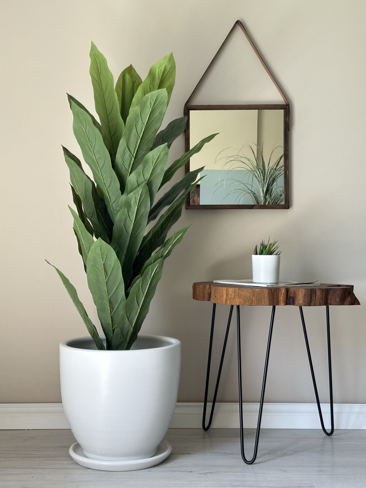 Klasik Saksı Tabaklı Yükseklik 30cm Çap 32cm Beyaz