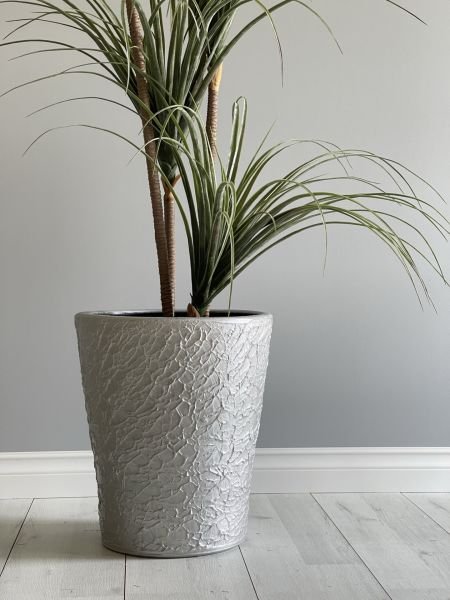 10 Lt Saksı Uzun Konik Kabartmalı Saksı Tabaklı Yükseklik 22cm Çap 24cm
