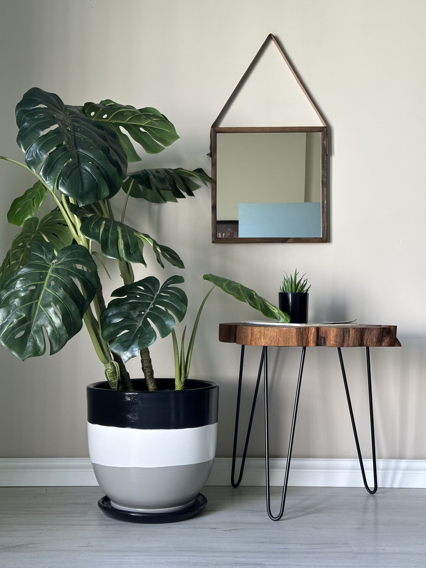 Lily Seri 60 Litre Büyük Boy Klasik Saksı Tabaklı Yükseklik 46cm Çap 46cm Siyah-Beyaz-Granit