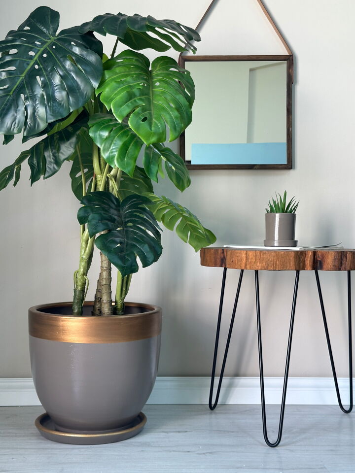 Lily Seri 60 Litre Büyük Boy Klasik Saksı Tabaklı Yükseklik 46cm Çap 46cm Vizon-Gold