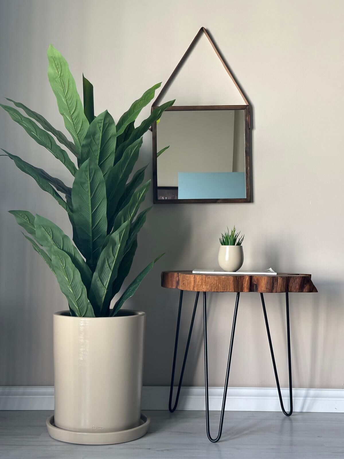 Silindir Saksı Tabaklı Yükseklik 30cm Çap 25cm Taş