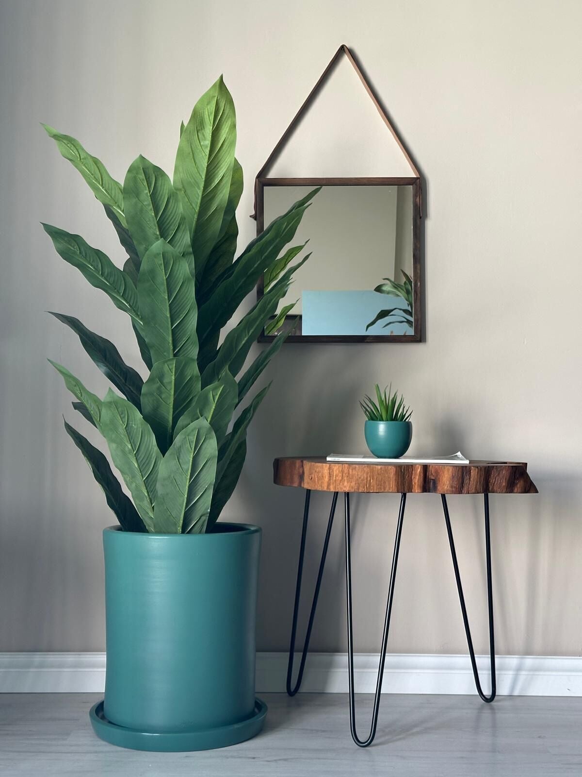 Silindir Saksı Tabaklı Yükseklik 30cm Çap 25cm Zümrüt
