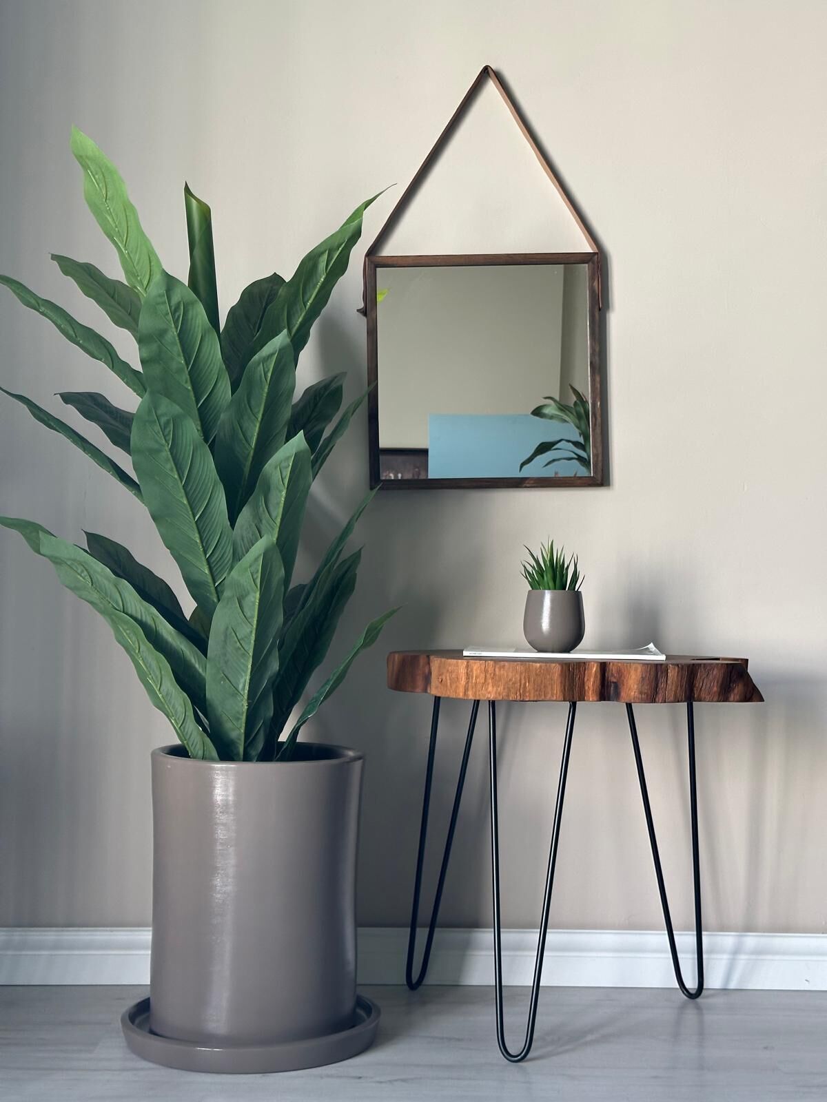 Silindir Saksı Tabaklı Yükseklik 25cm Çap 20cm Vizon