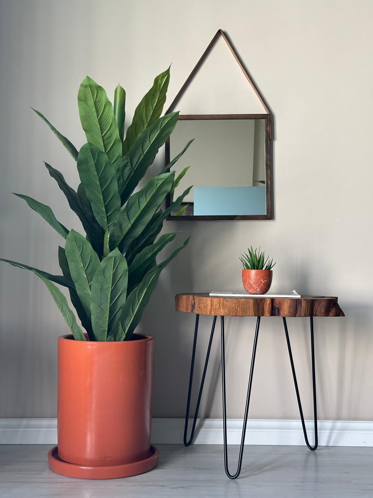Silindir Saksı Tabaklı Yükseklik 25cm Çap 20cm Kiremit (Naturel)