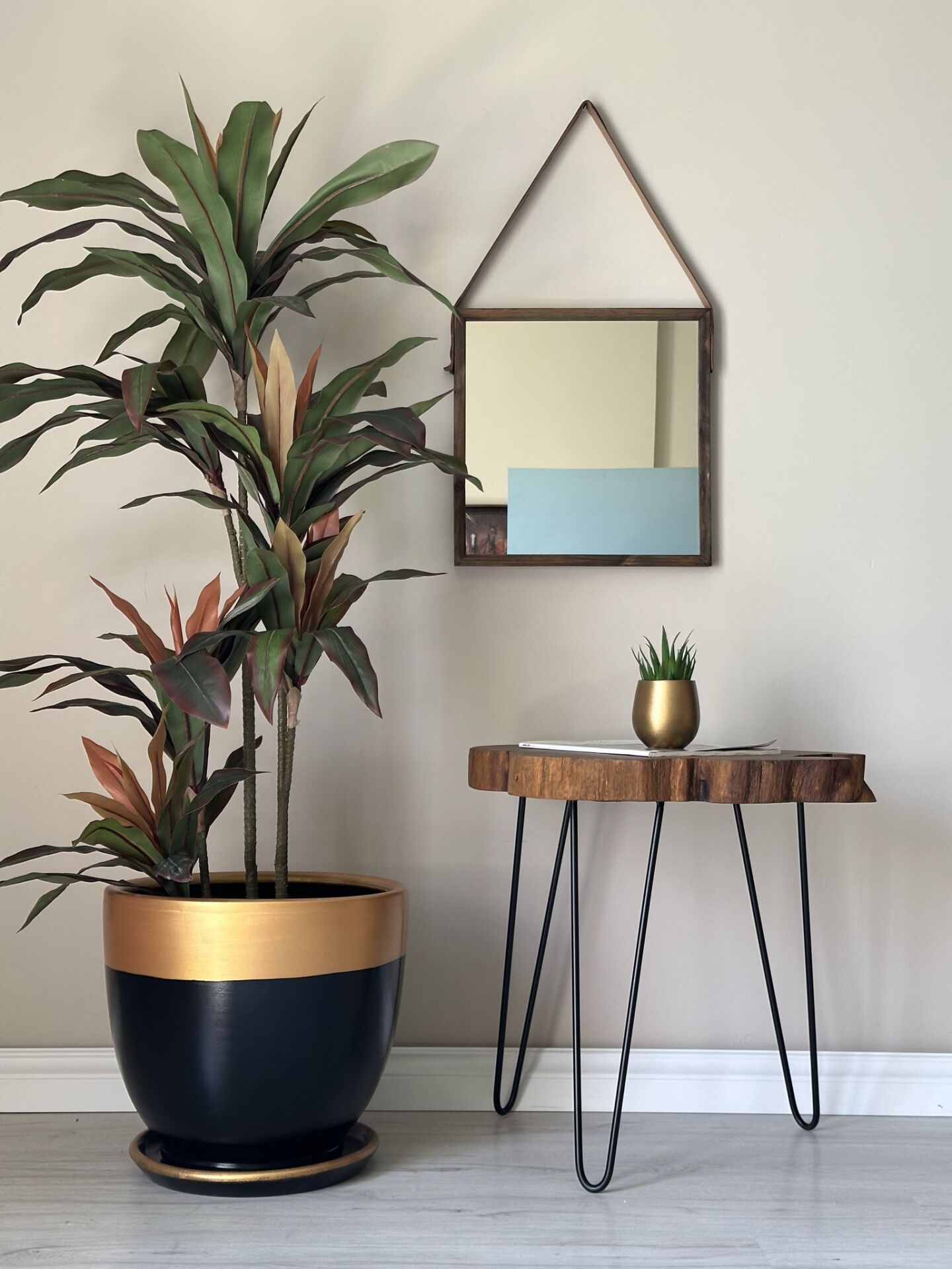 Lily Seri Klasik Saksı Tabaklı Yükseklik 38cm Çap 40cm Siyah-Gold 