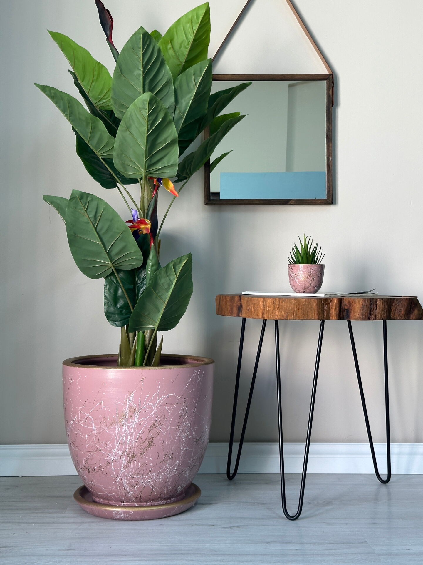 Lily Seri Klasik Saksı Tabaklı Yükseklik 38cm Çap 40cm Pembe-Beyaz-Gold