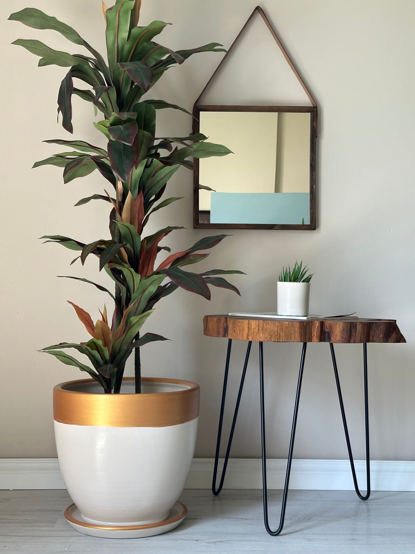Lily Seri Klasik Saksı Tabaklı Yükseklik 38cm Çap 40cm Ekru-Gold