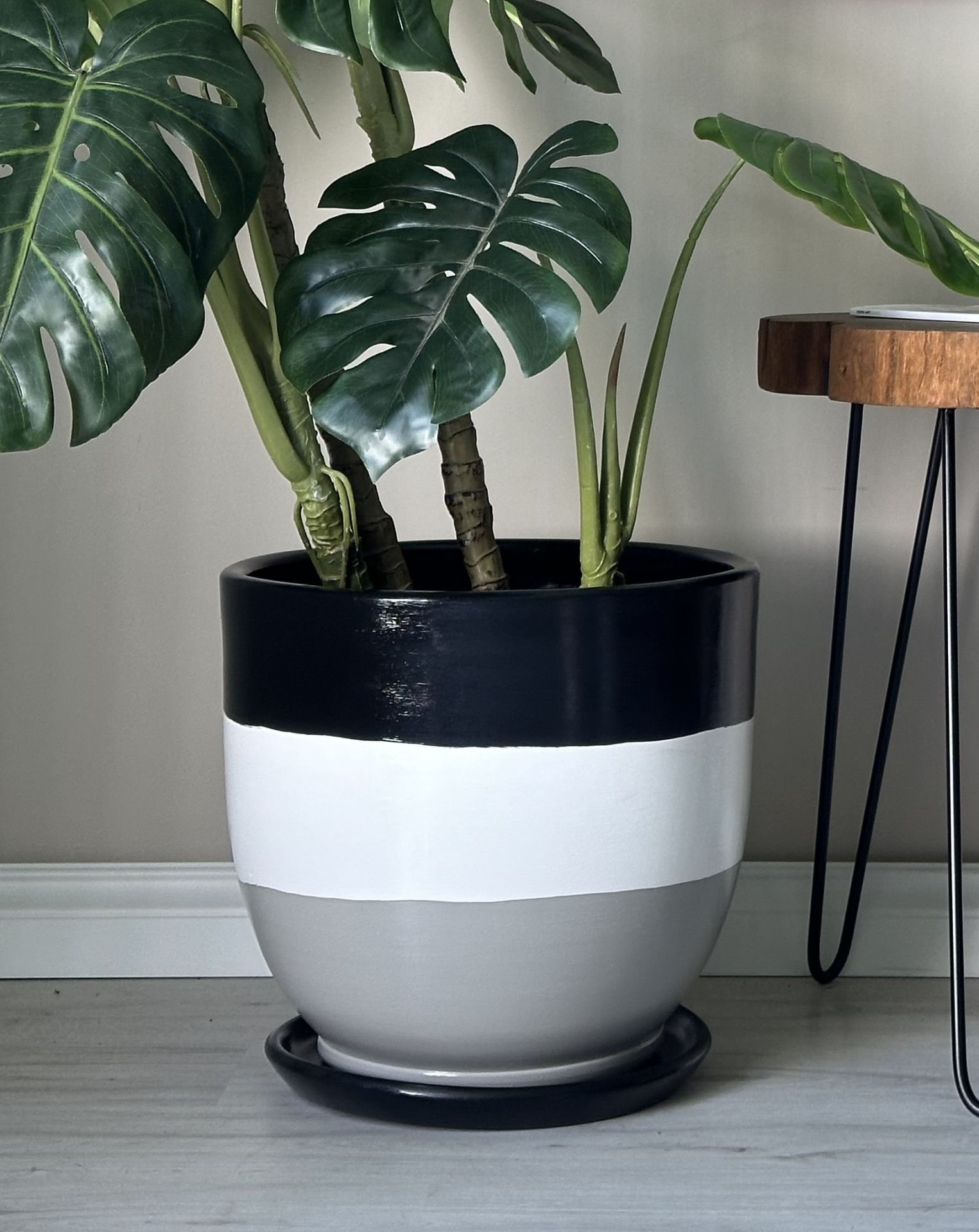 10 Lt Saksı Klasik Saksı Tabaklı Yükseklik 23cm Çap 25cm Siyah-Beyaz-Granit