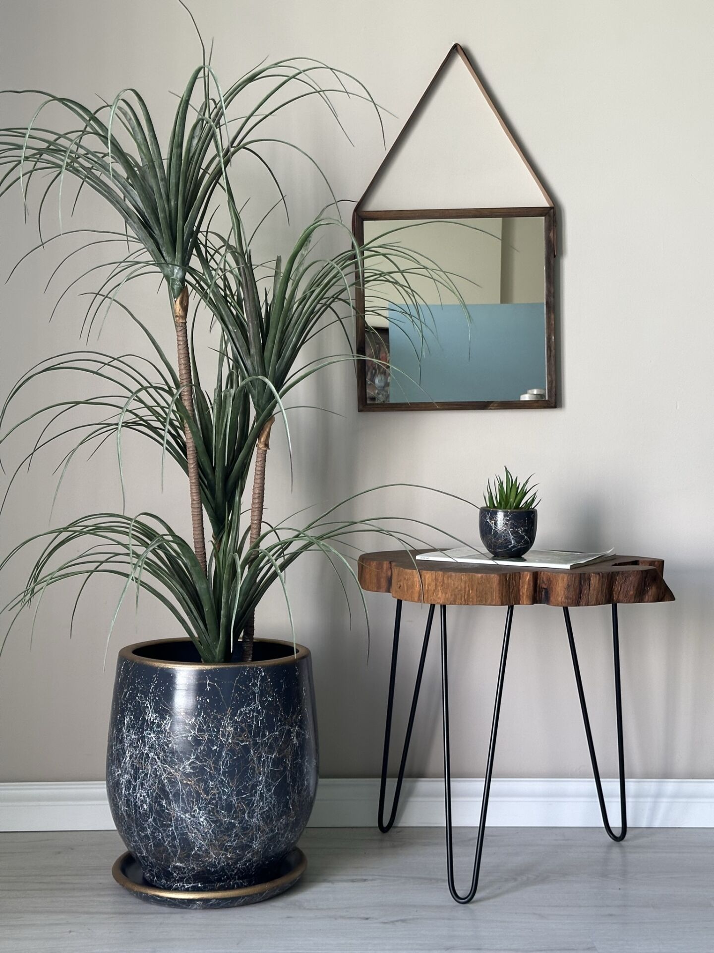 Armut Saksı Tabaklı Lily -Antrasit Beyaz Gold