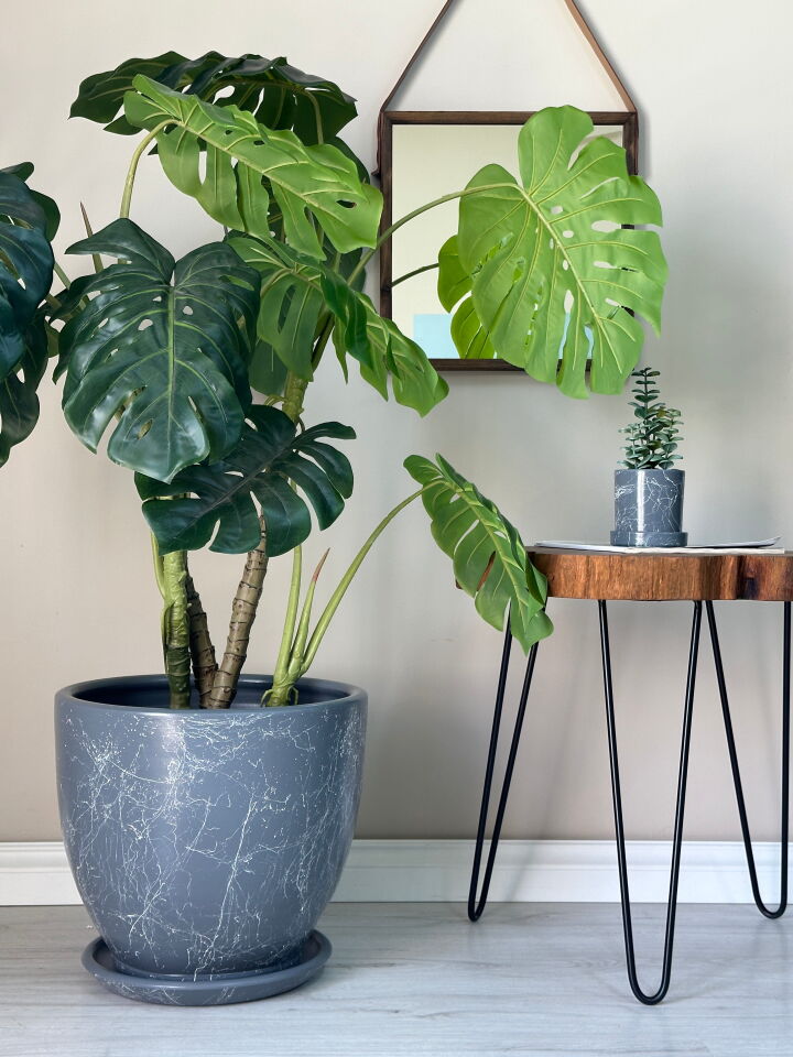 Mia Seri 60 Litre Büyük Boy Klasik Saksı Tabaklı Yükseklik 46cm Çap 46cm Koyu Füme Mermer Desenli
