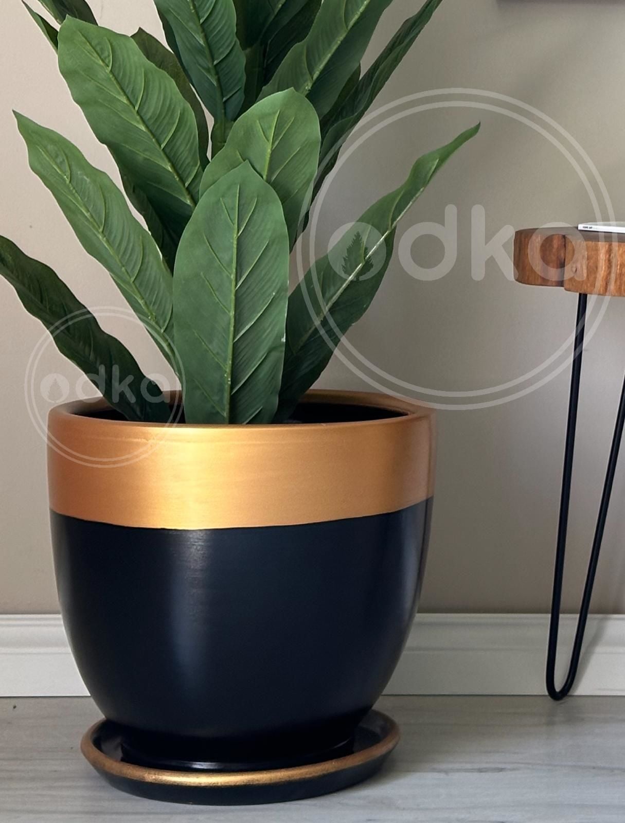 10 Lt Saksı Klasik Saksı Tabaklı Yükseklik 23cm Çap 25cm Siyah-Gold