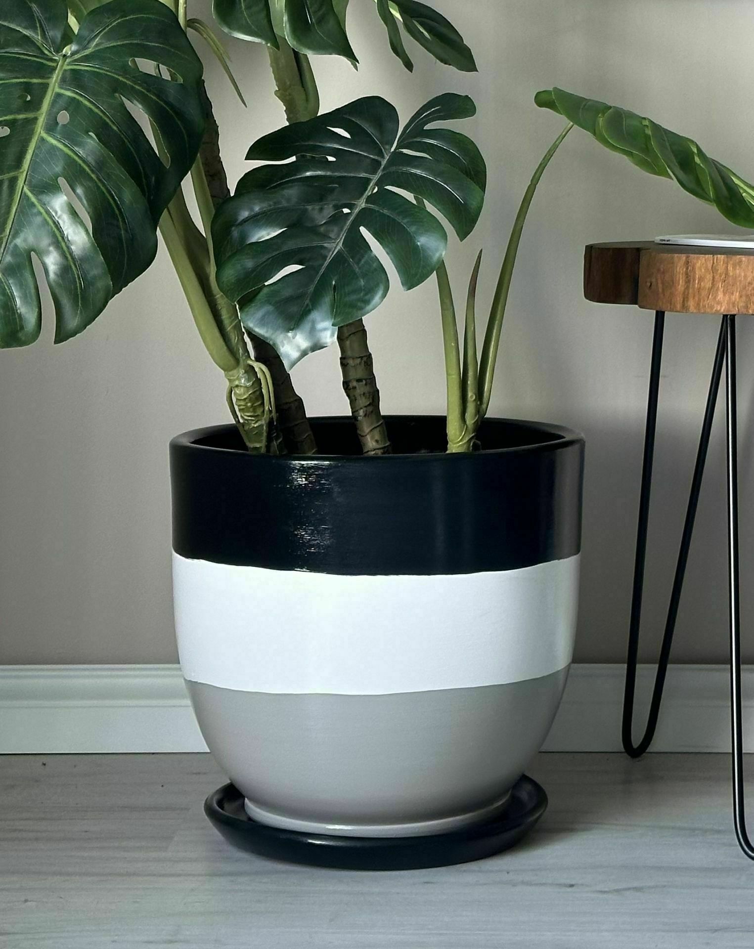 Klasik Saksı Tabaklı Yükseklik 23cm Çap 25cm Siyah-Beyaz-Granit