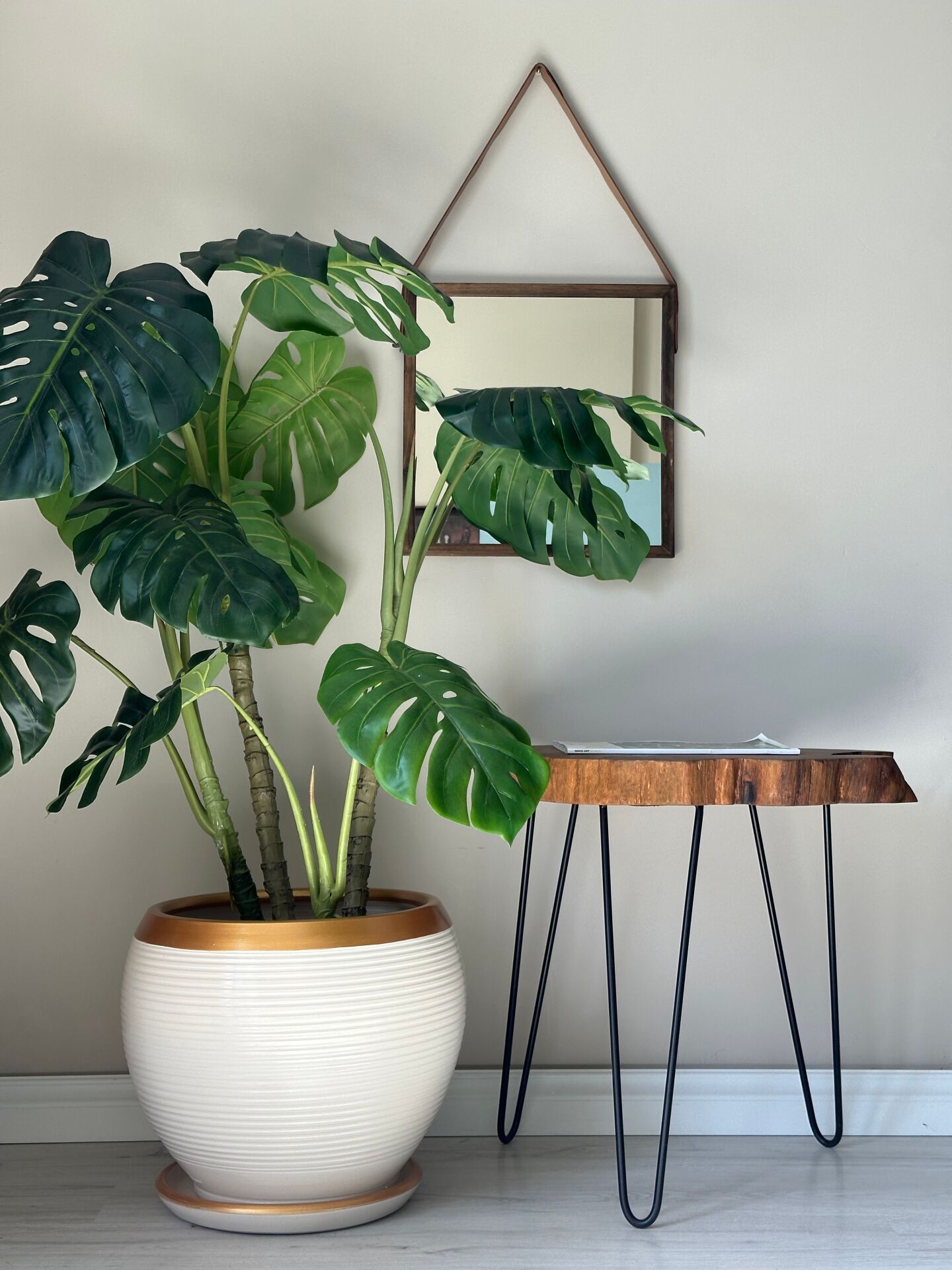 Küre Saksı Tabaklı-Çizgili Ekru Gold