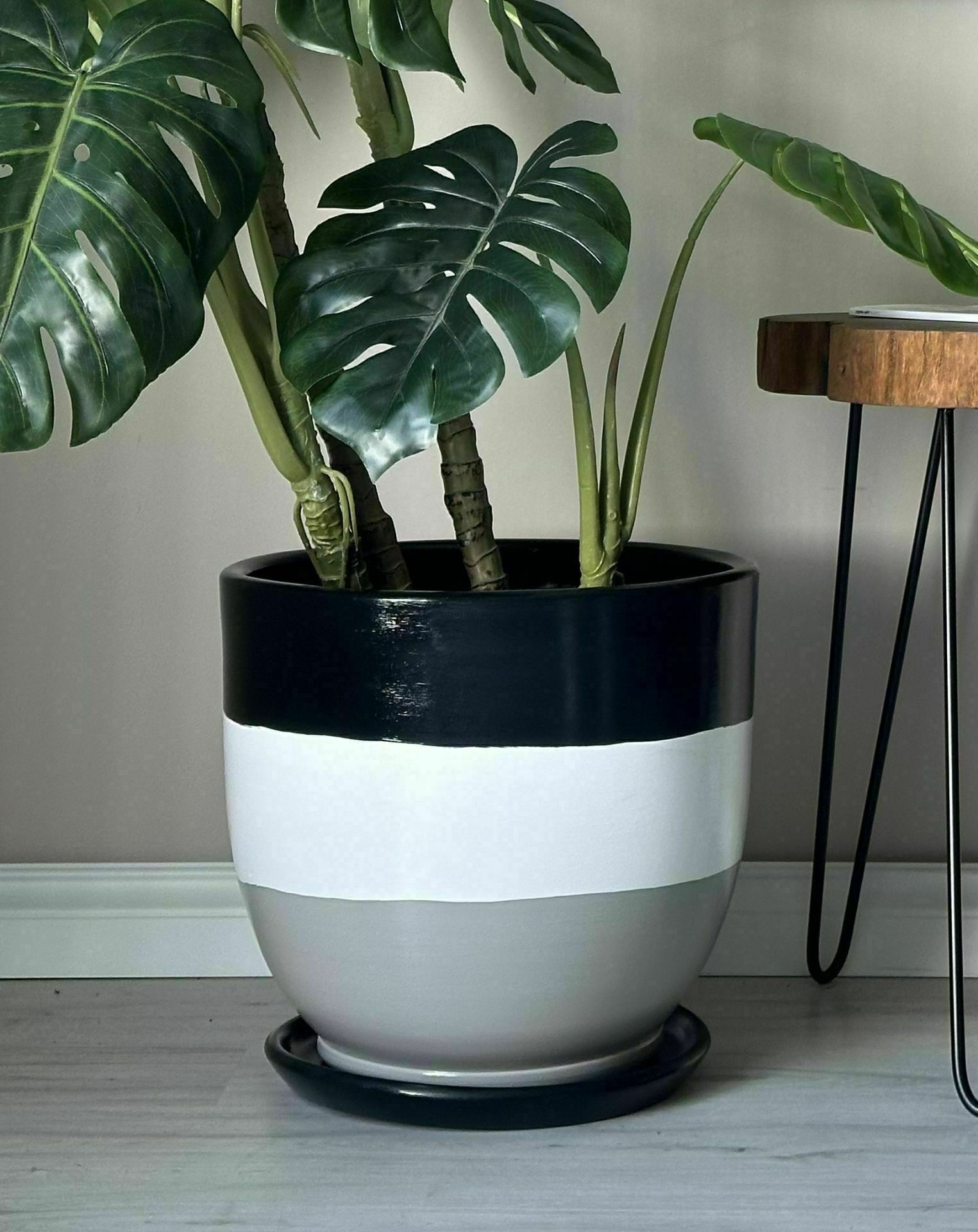 Klasik Saksı Tabaklı Yükseklik 23cm Çap 25cm Siyah-Beyaz-Granit