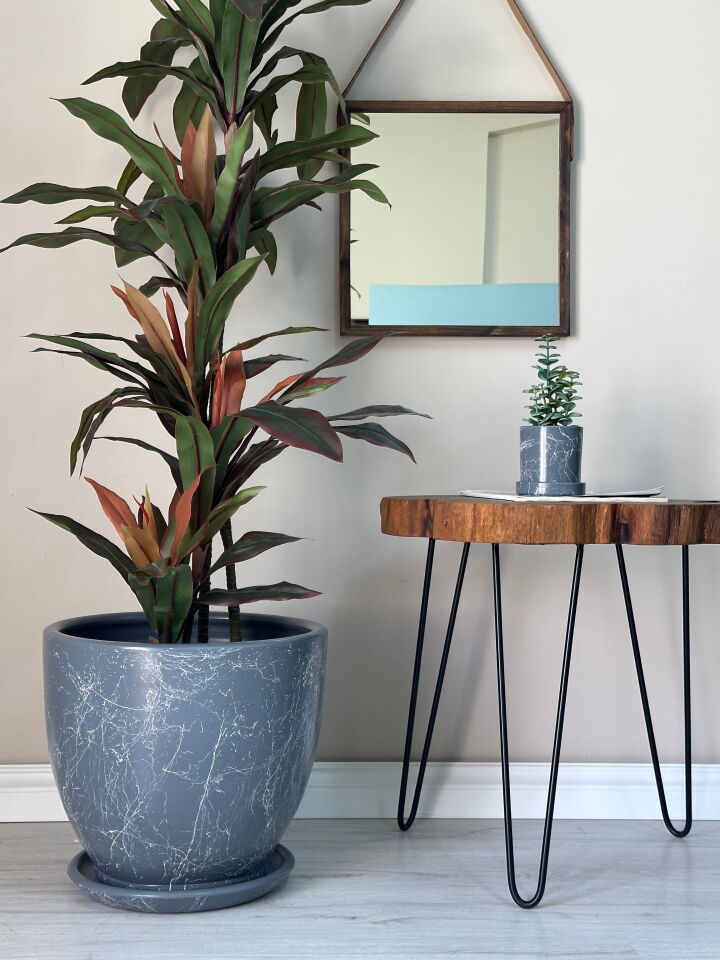 Mia Seri Klasik Saksı Tabaklı Yükseklik 38cm Çap 40cm Koyu Füme Mermer Desenli