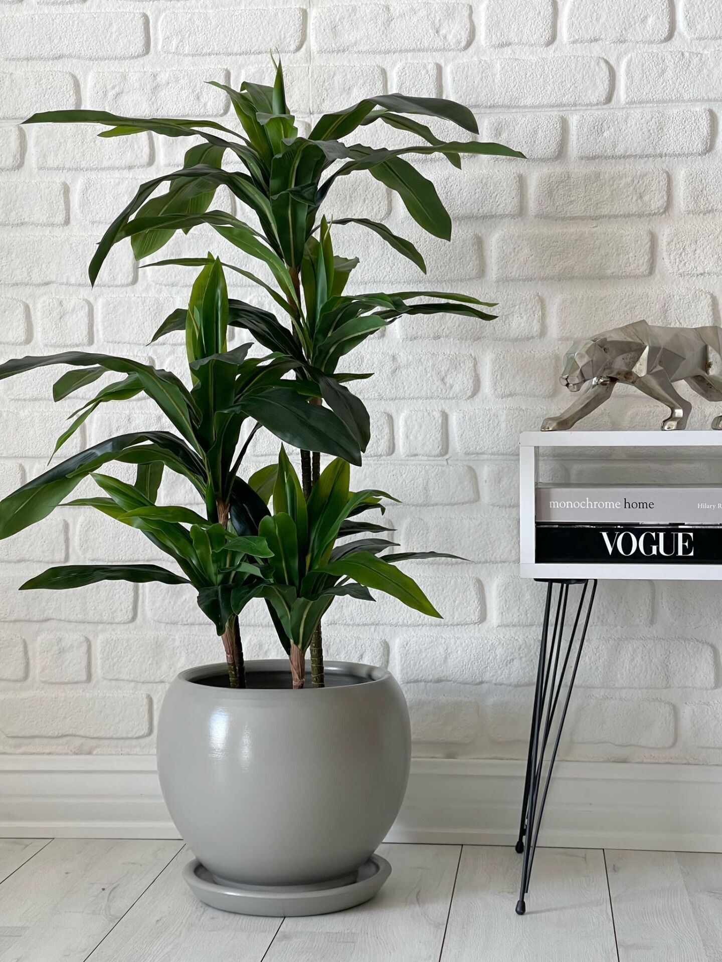 Küre Saksı Tabaklı Yükseklik 43cm Çap 47cm Granit