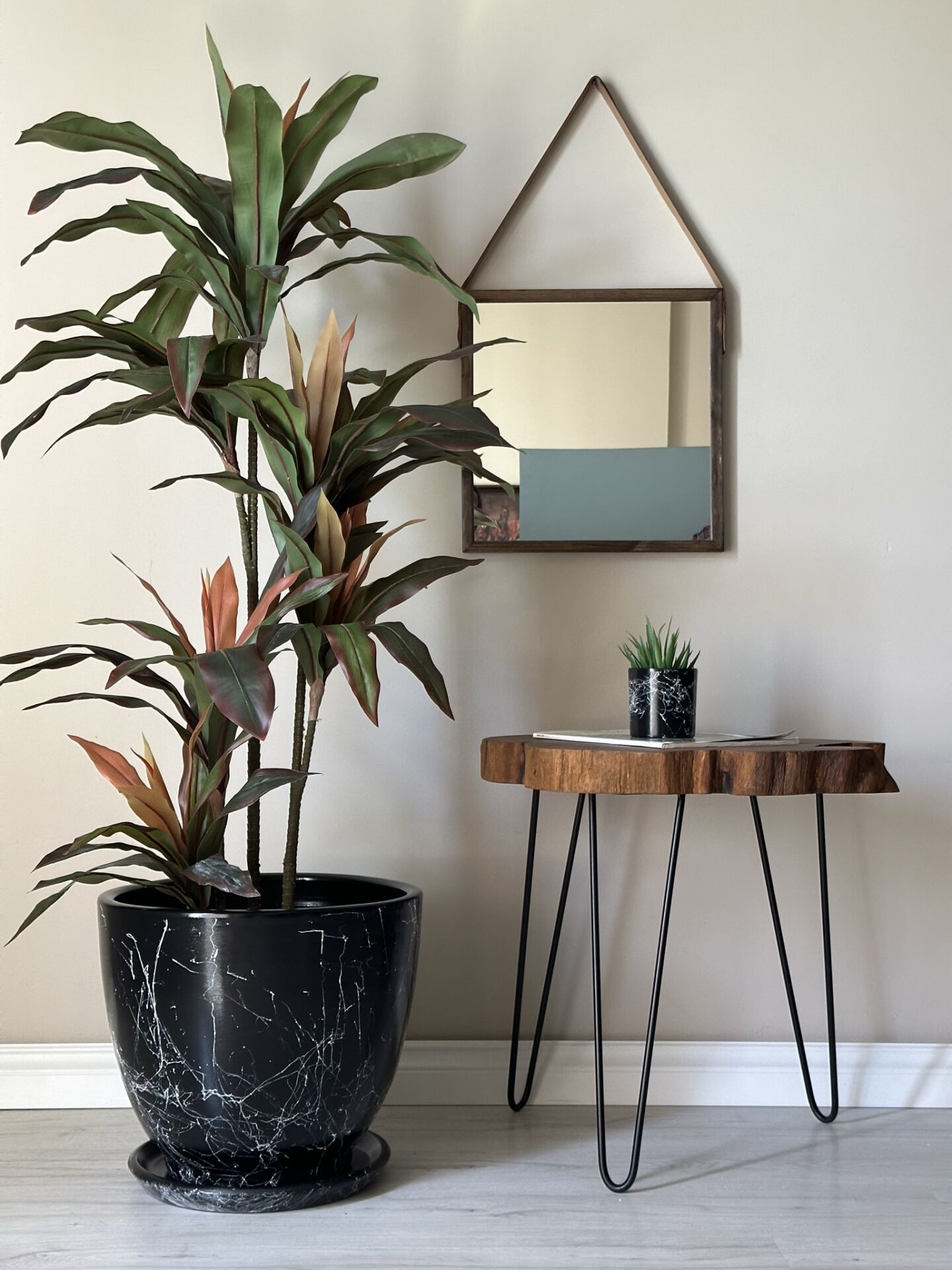 Mia Seri Klasik Saksı Tabaklı Yükseklik 38cm Çap 40cm