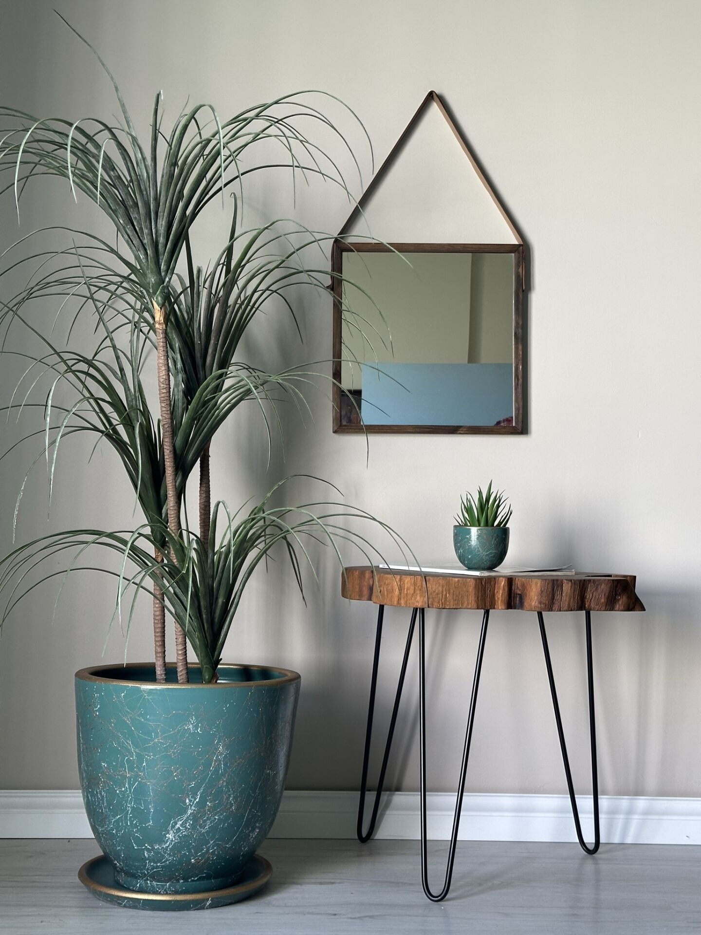 Klasik Saksı Tabaklı Lily Seri- Zümrüt Beyaz Gold