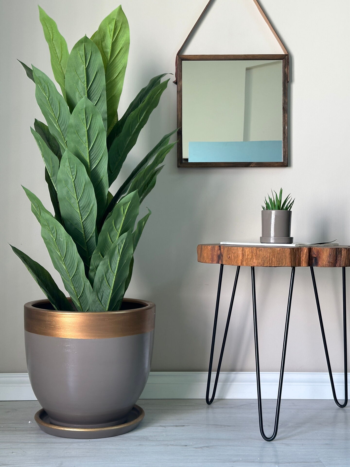 Lily Seri Klasik Saksı Tabaklı Yükseklik 30cm Çap 32cm Vizon-Gold
