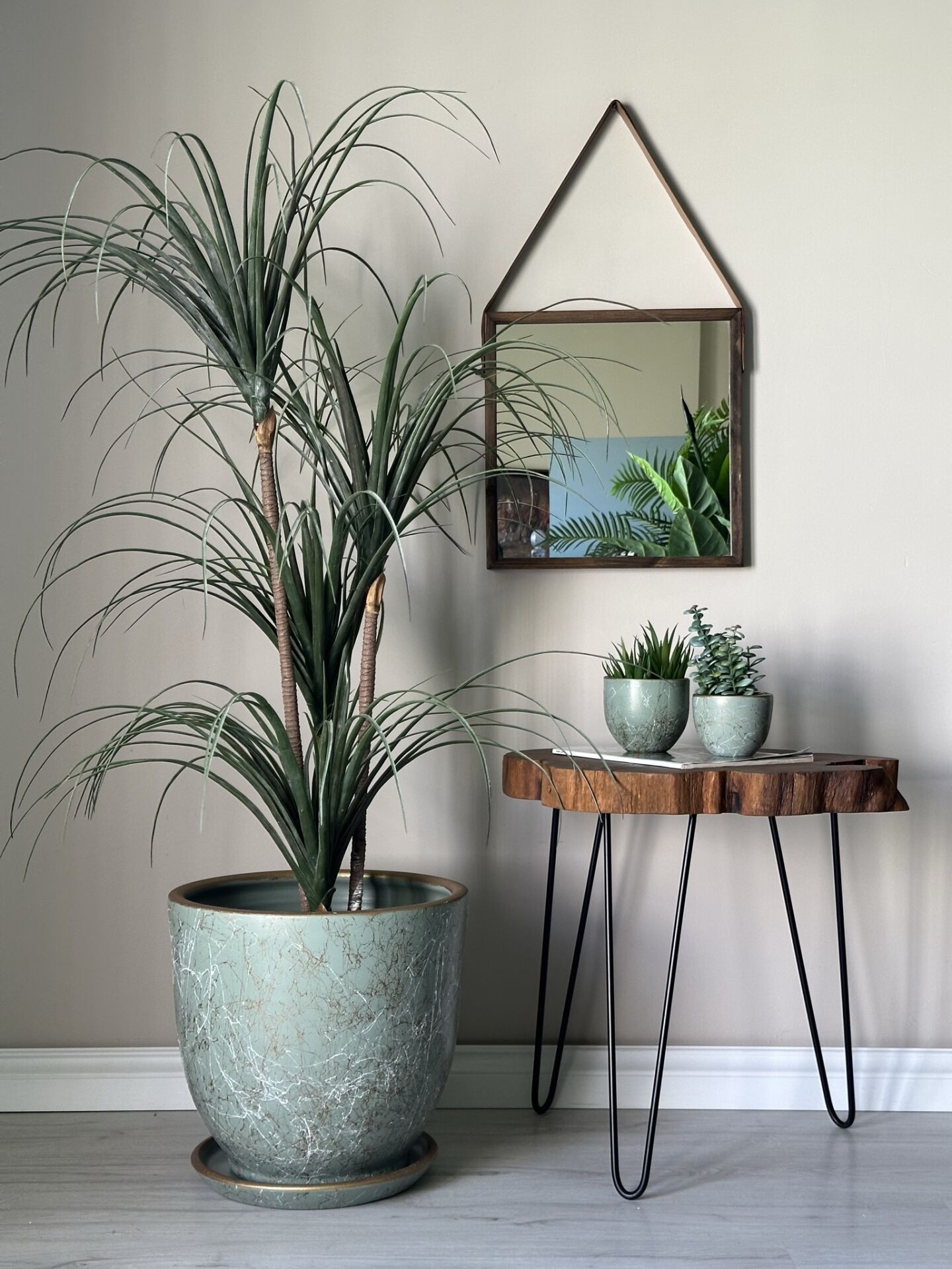 Klasik Saksı Tabaklı Lily Seri- Mint Yeşili Beyaz Gold